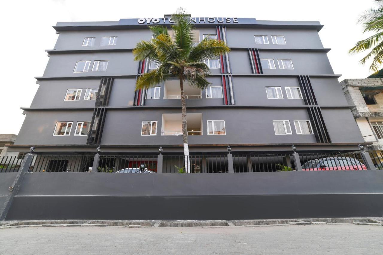 Vaccinated Staff- Oyo Townhouse 384 Nk Hotels Dispur Luaran gambar
