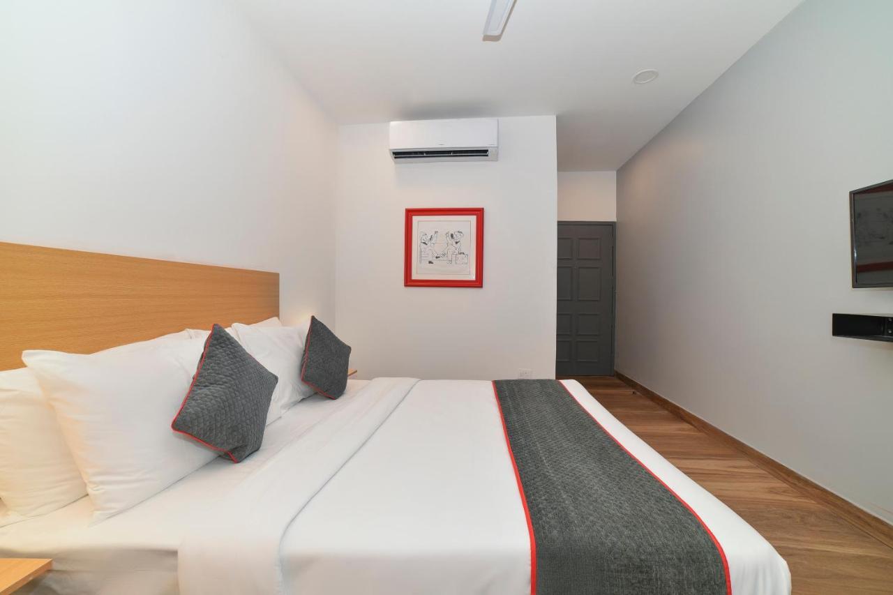 Vaccinated Staff- Oyo Townhouse 384 Nk Hotels Dispur Luaran gambar