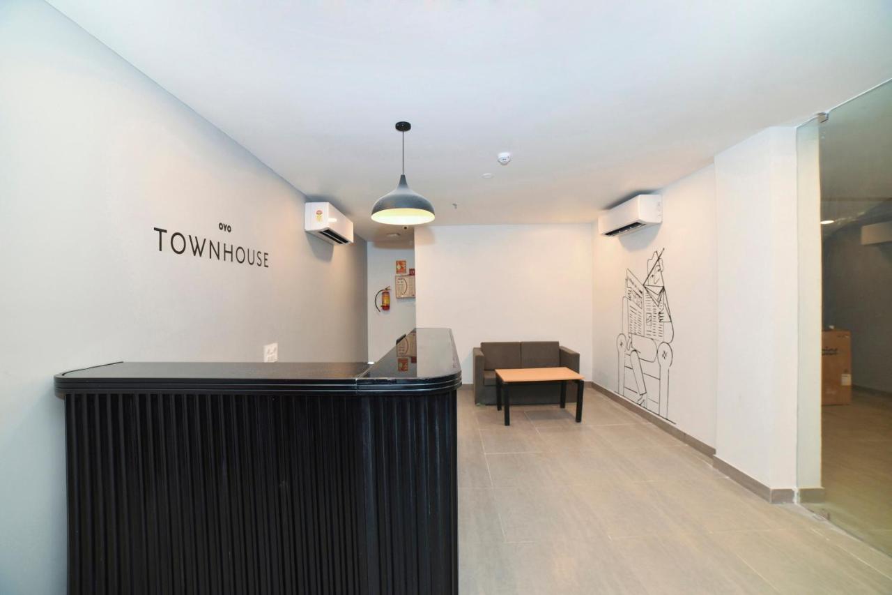 Vaccinated Staff- Oyo Townhouse 384 Nk Hotels Dispur Luaran gambar